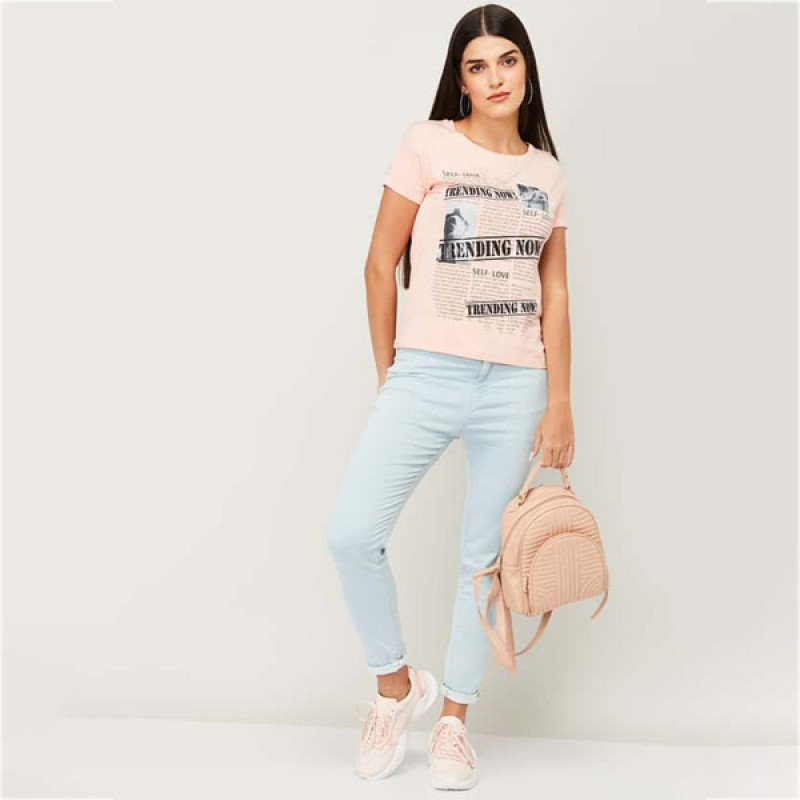 Women Light Washed Skinny Fit Jeans